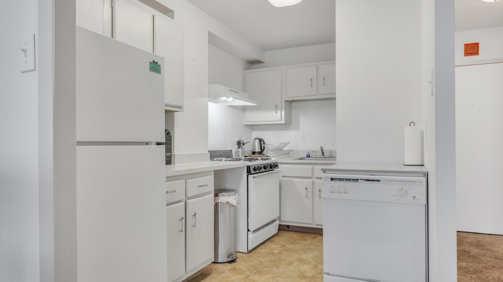 Pp 1506 Beautiful Professional 1br Apt, Pool Apartment *